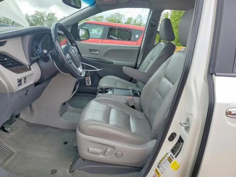 2016 TOYOTA SIENNA XLE 8-PASSENGER  