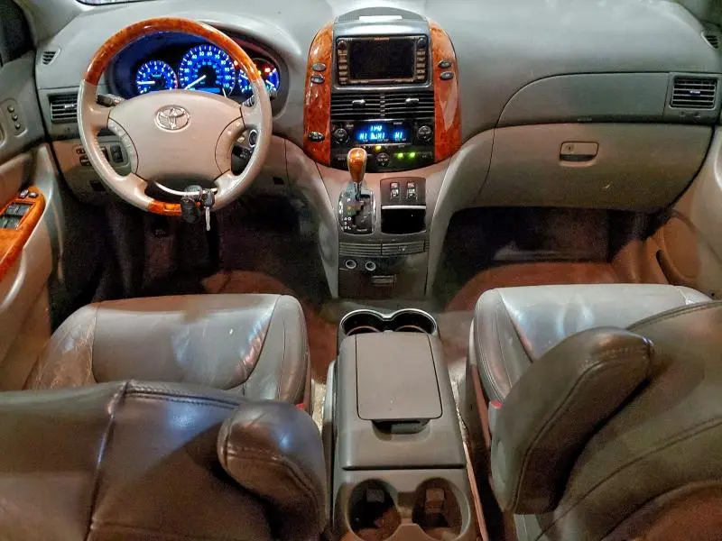 2010 TOYOTA SIENNA XLE  