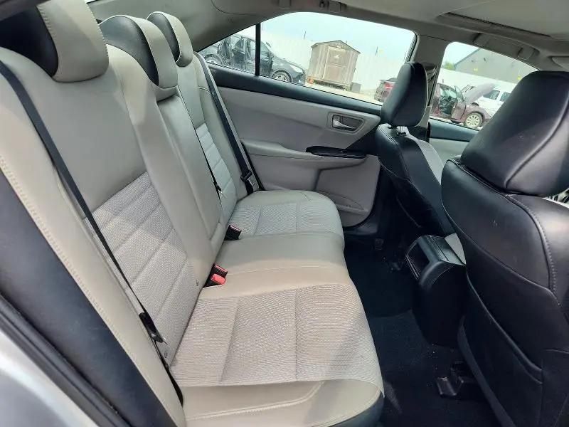 2016 TOYOTA CAMRY SE  
