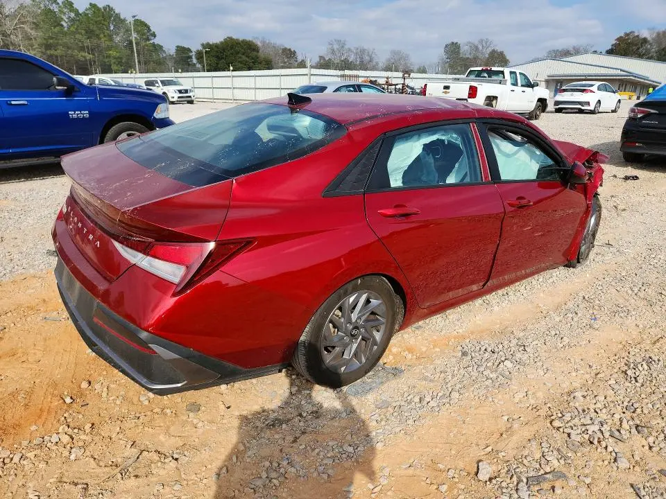 2024 HYUNDAI ELANTRA SEL  