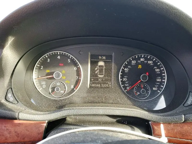 2015 VOLKSWAGEN PASSAT SE  