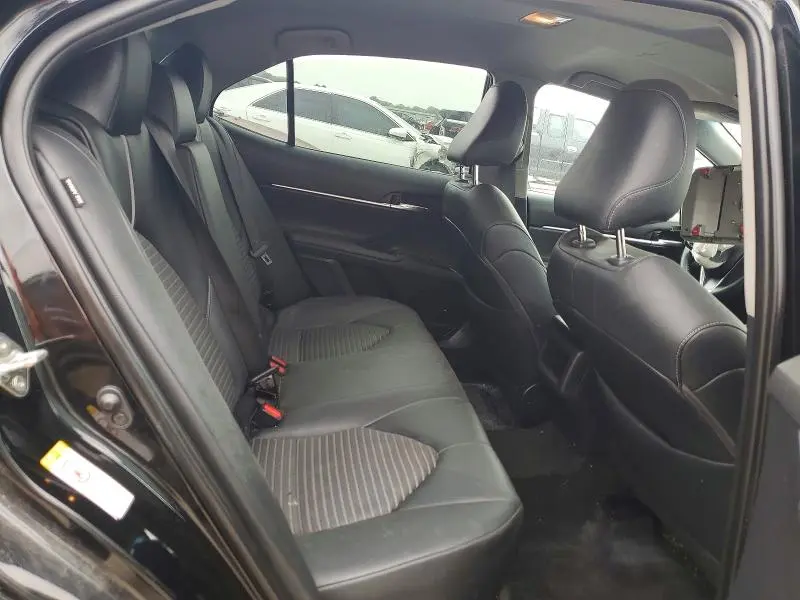 2018 TOYOTA CAMRY SE  