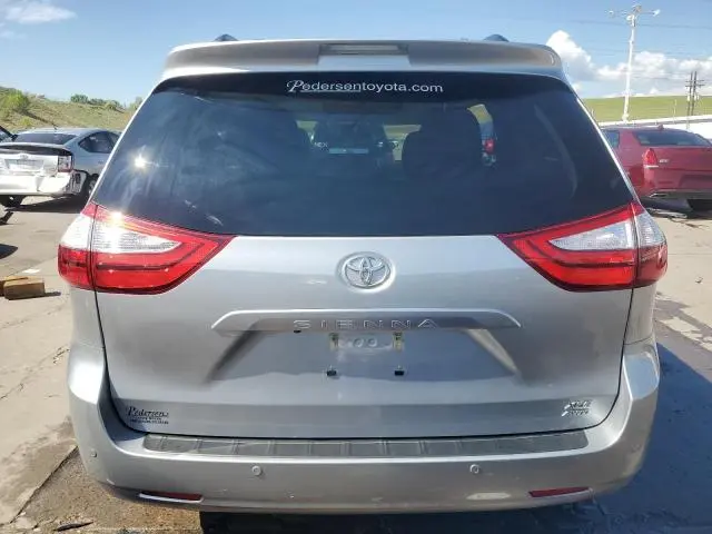 2017 TOYOTA SIENNA XLE  
