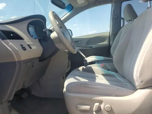 2014 TOYOTA SIENNA LE