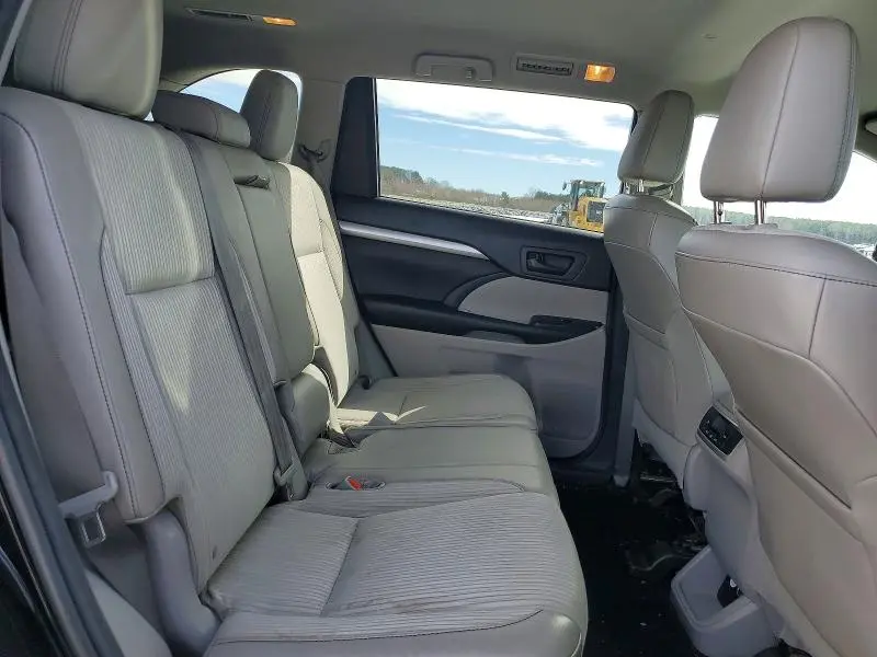 2015 TOYOTA HIGHLANDER LE  