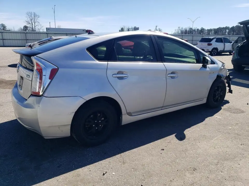 2015 TOYOTA PRIUS THREE  
