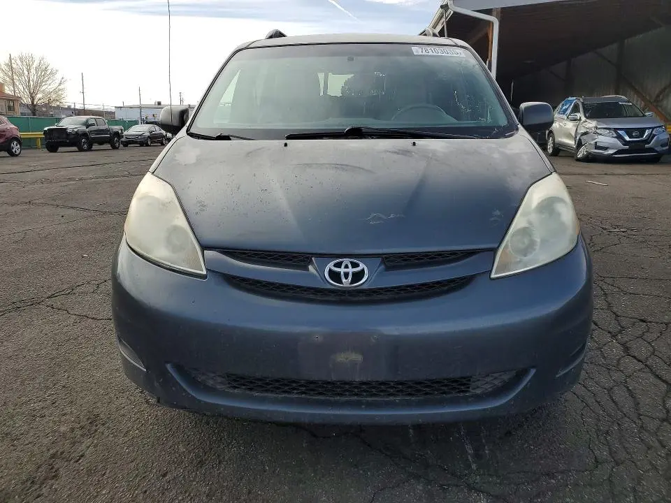 2010 TOYOTA SIENNA   