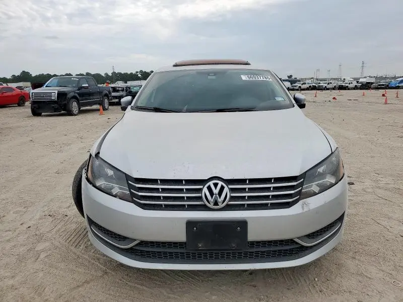 2014 VOLKSWAGEN PASSAT SE  