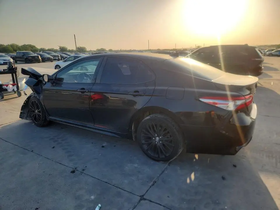 2019 TOYOTA CAMRY SE  