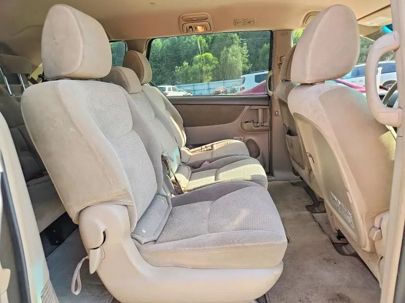 2010 TOYOTA SIENNA LE 8-PASSENGER  