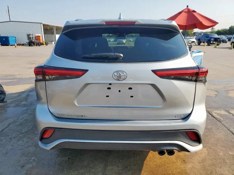 2021 TOYOTA HIGHLANDER XSE  