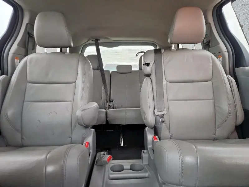 2019 TOYOTA SIENNA XLE  