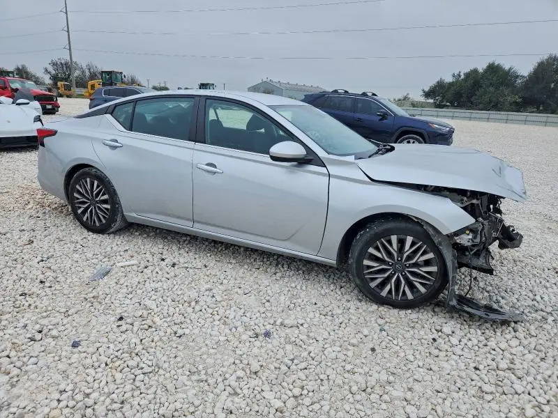 2023 NISSAN ALTIMA SV  