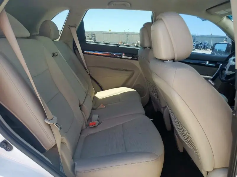 2015 KIA SORENTO LX  