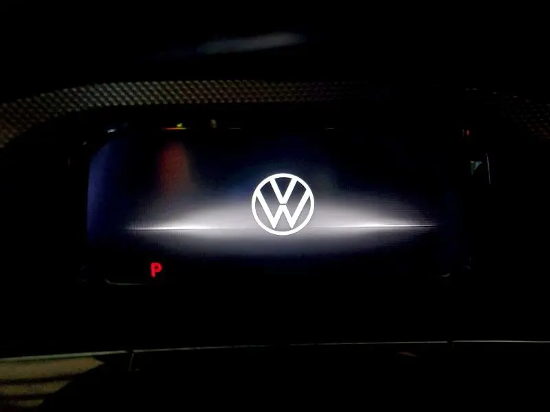 2024 VOLKSWAGEN ATLAS CROSS SPORT SEL R-LINE  