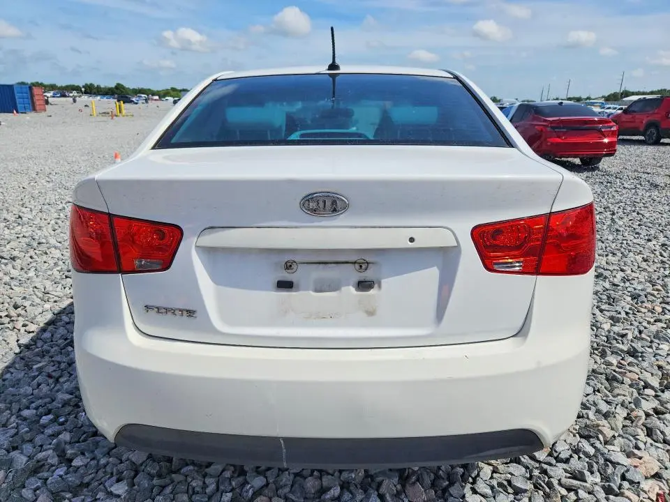 2011 KIA FORTE LX  