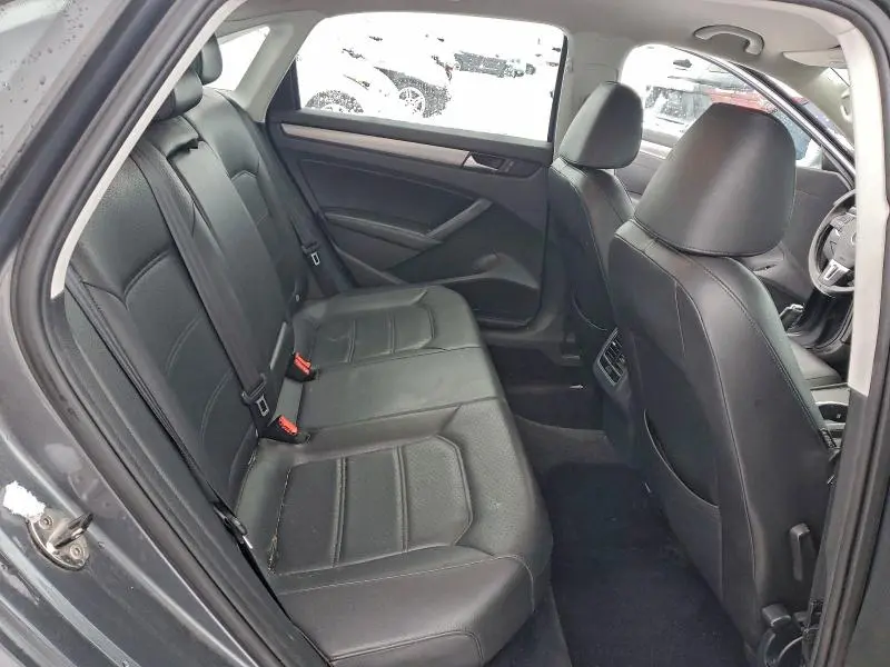 2014 VOLKSWAGEN PASSAT SE  