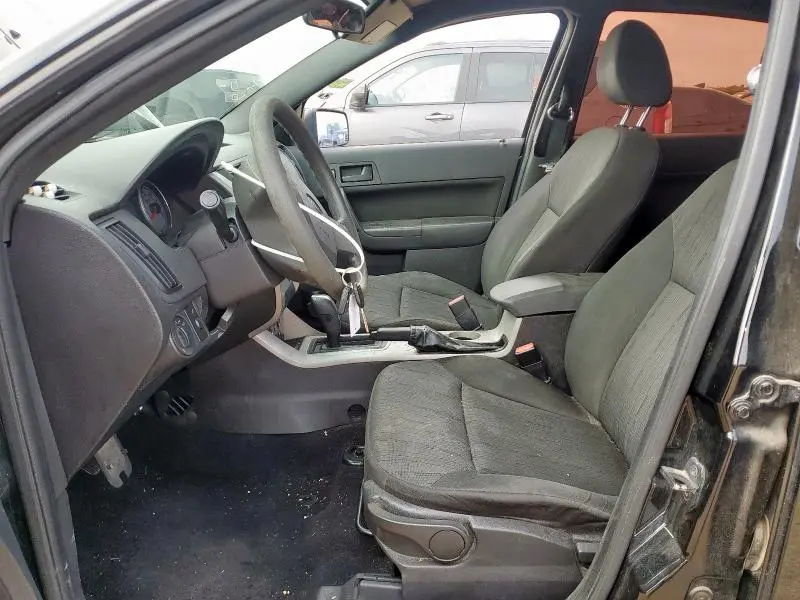 2010 FORD FOCUS SE  
