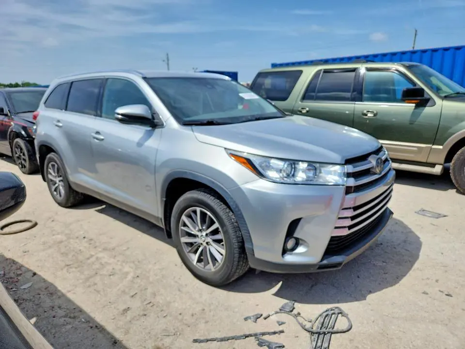 2019 TOYOTA HIGHLANDER XLE  