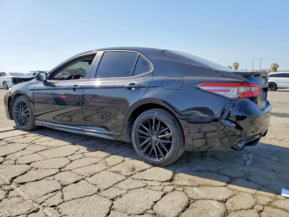 2018 TOYOTA CAMRY SE  