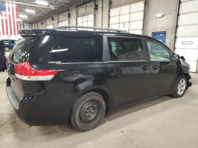 2013 TOYOTA SIENNA LE  