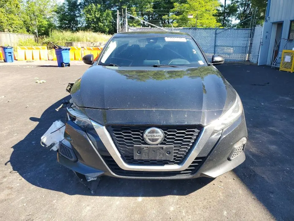 2022 NISSAN ALTIMA SV  