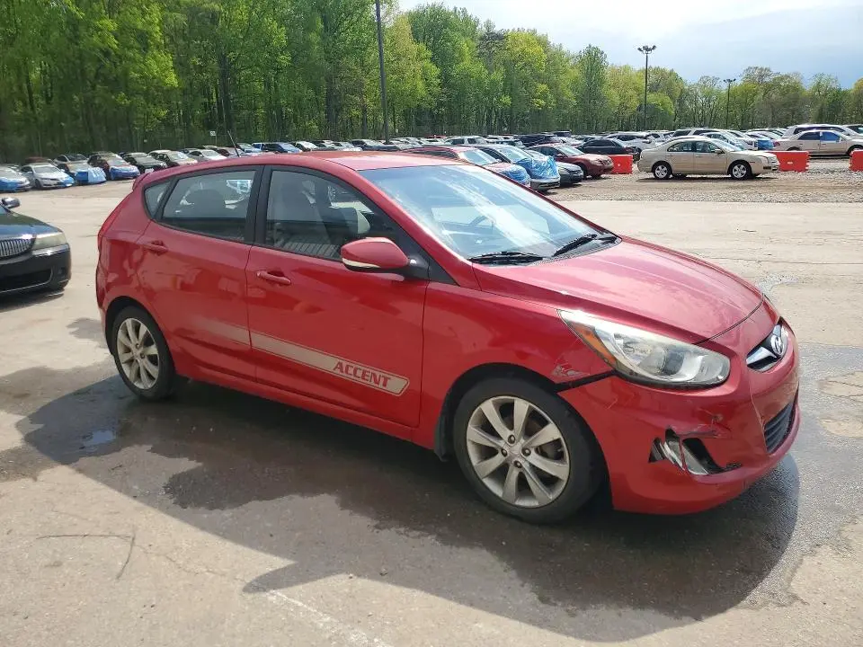 2013 HYUNDAI ACCENT SE  