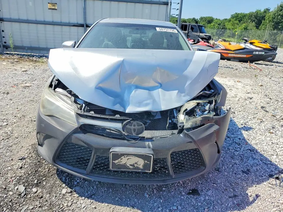 2016 TOYOTA CAMRY SE  