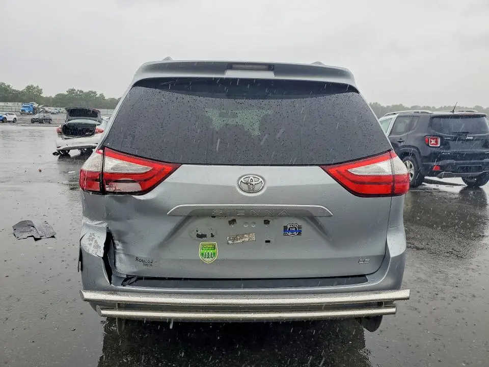 2015 TOYOTA SIENNA LE  