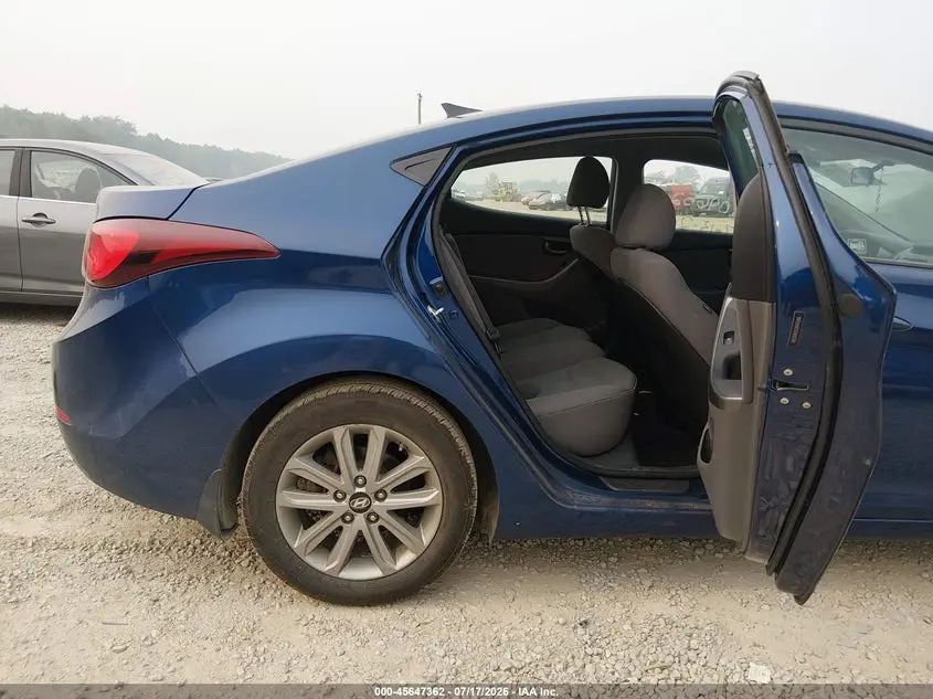 2016 HYUNDAI ELANTRA SE