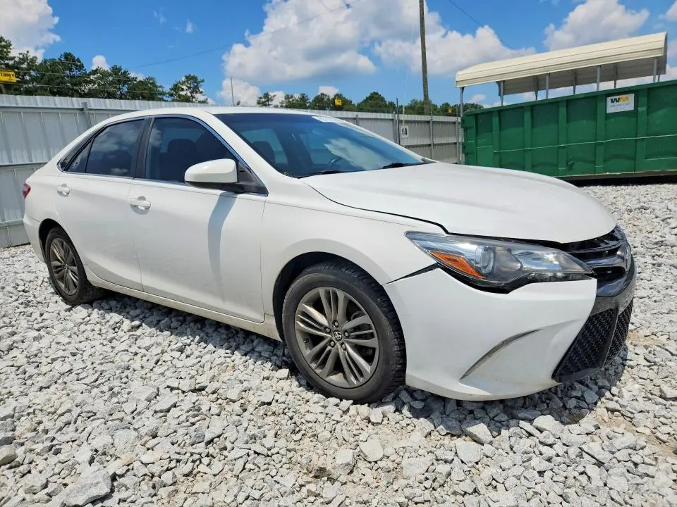 2015 TOYOTA CAMRY SE  
