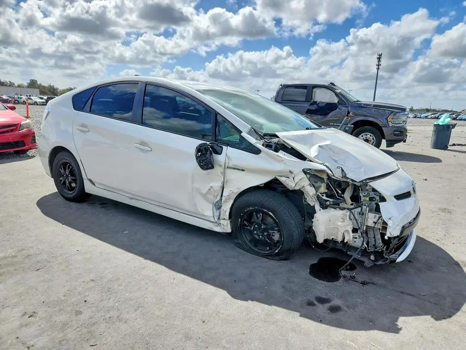 2013 TOYOTA PRIUS TWO  