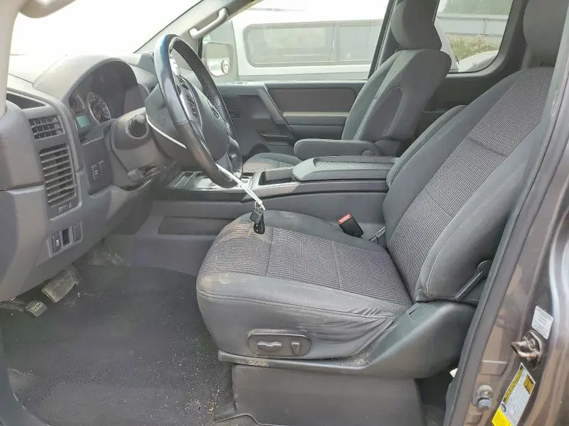 2013 NISSAN TITAN SV  