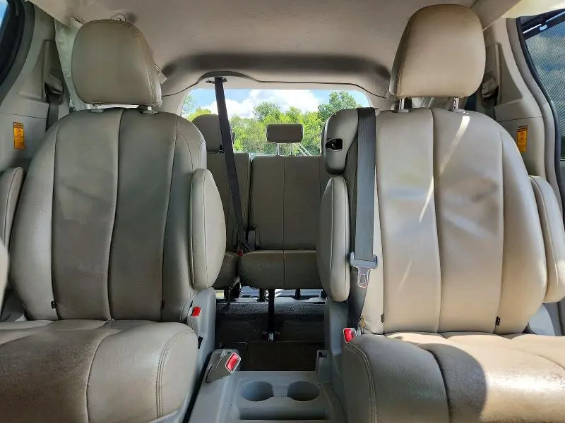 2013 TOYOTA SIENNA LE  
