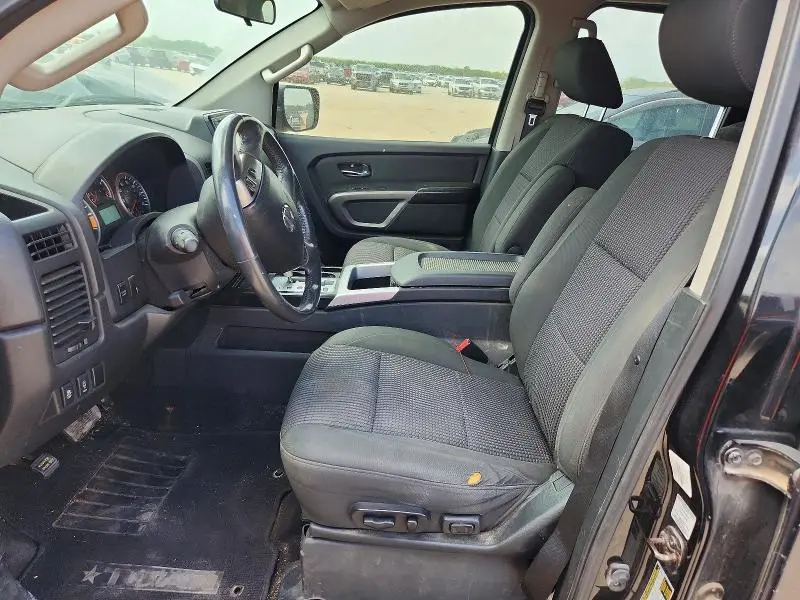 2015 NISSAN TITAN SV  