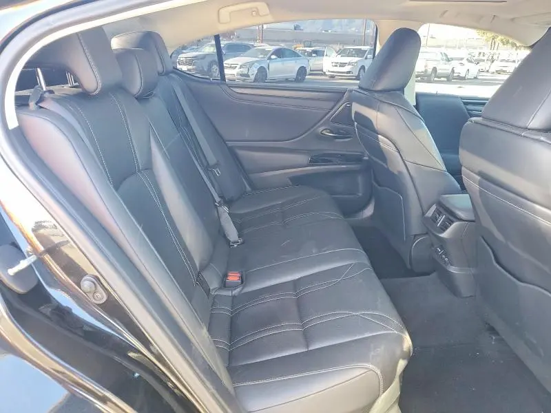 2025 LEXUS ES 300H BASE  