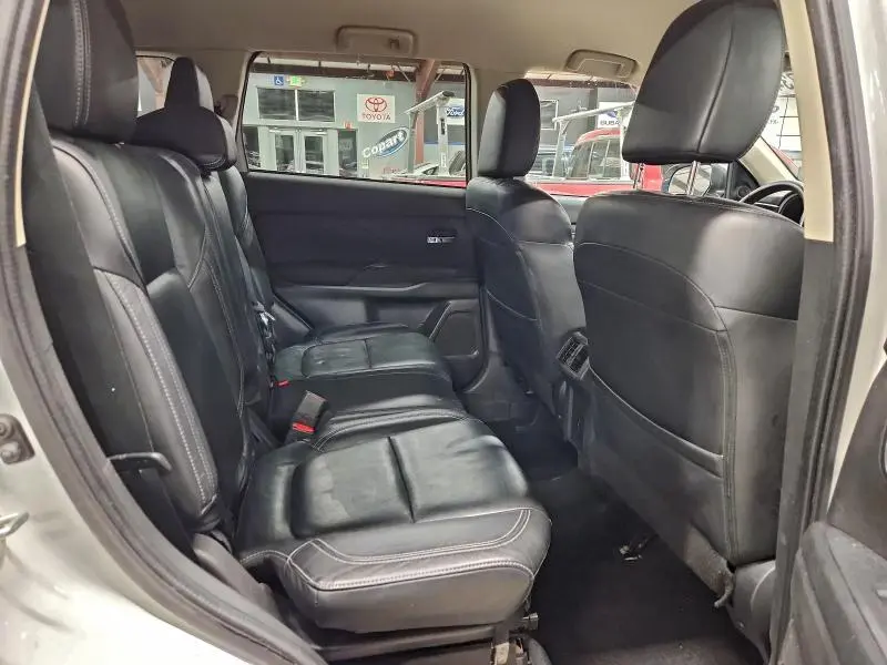 2020 MITSUBISHI OUTLANDER SE  