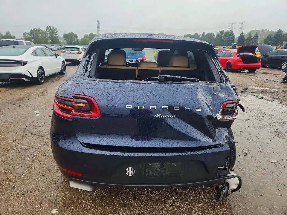 2018 PORSCHE MACAN   