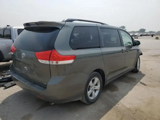 2014 TOYOTA SIENNA LE  