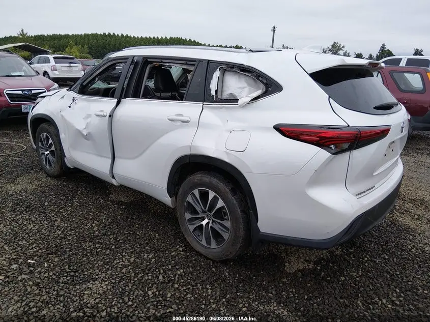 2022 TOYOTA HIGHLANDER XLE