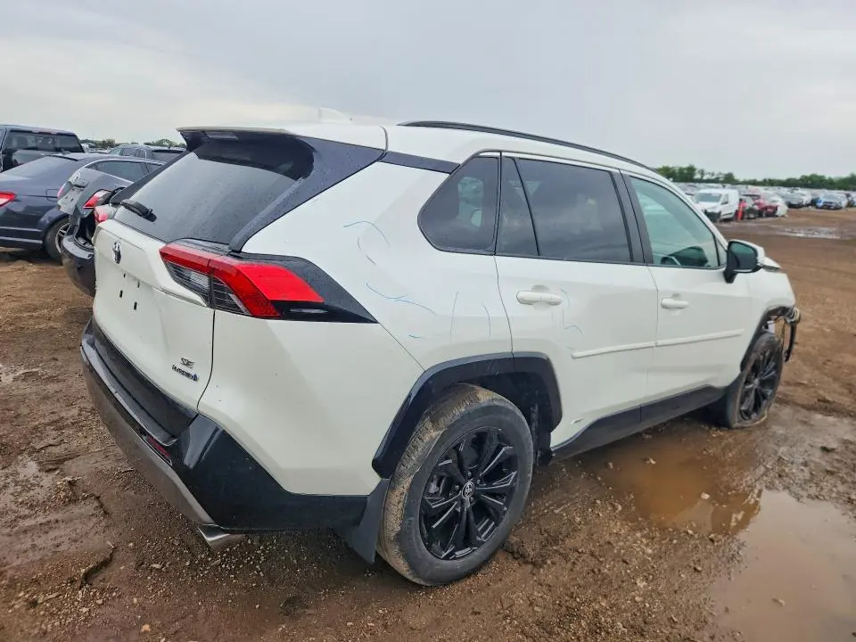 2022 TOYOTA RAV4 SE  