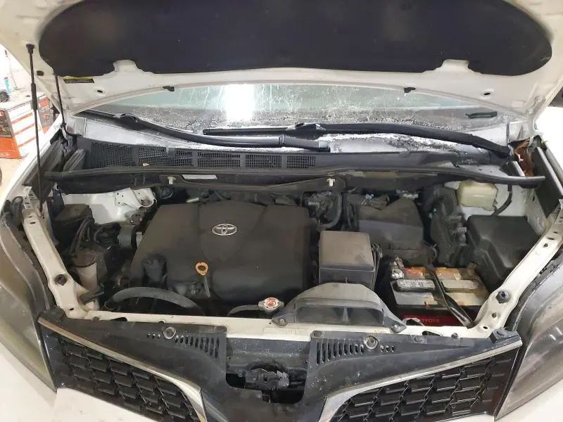 2018 TOYOTA SIENNA SE 8-PASSENGER  