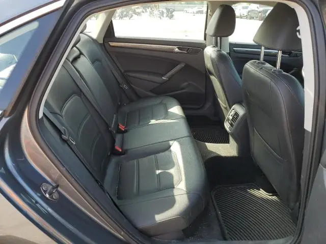 2017 VOLKSWAGEN PASSAT SE  