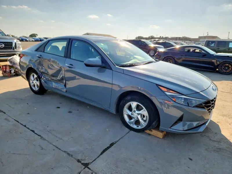 2022 HYUNDAI ELANTRA SE  