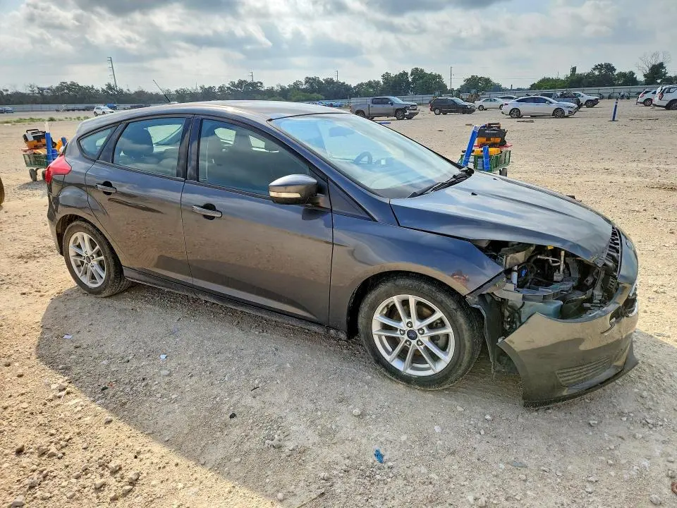 2015 FORD FOCUS SE  