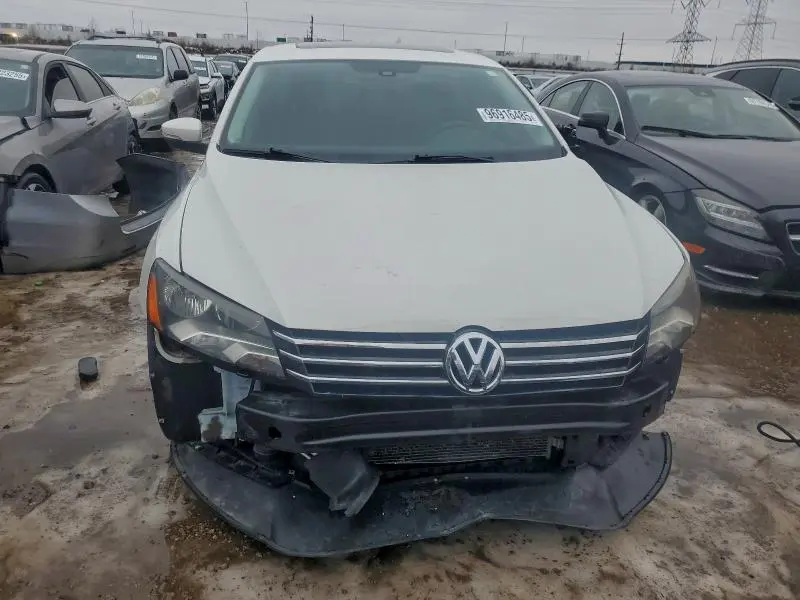 2013 VOLKSWAGEN PASSAT SE  
