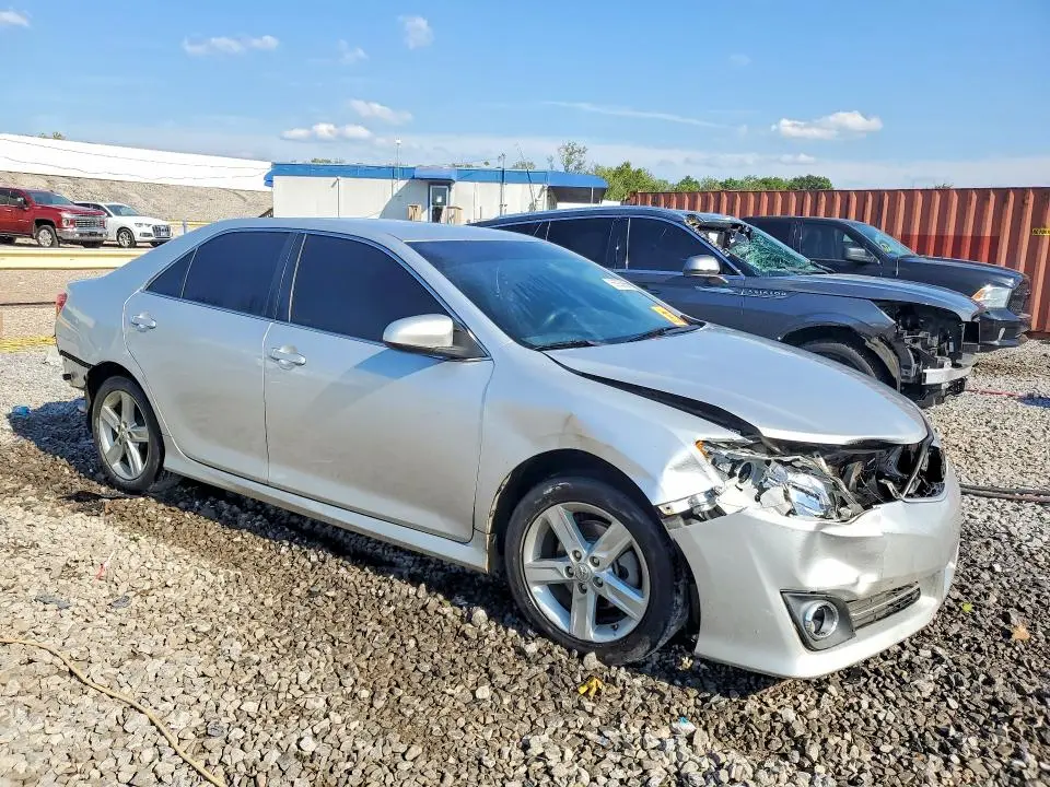2014 TOYOTA CAMRY SE  