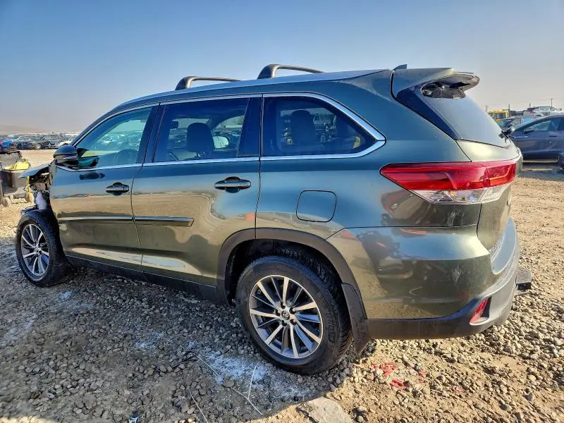 2019 TOYOTA HIGHLANDER SE  
