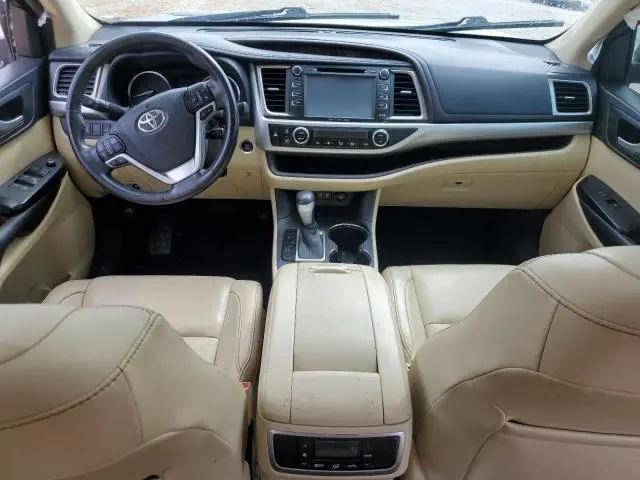 2017 TOYOTA HIGHLANDER SE