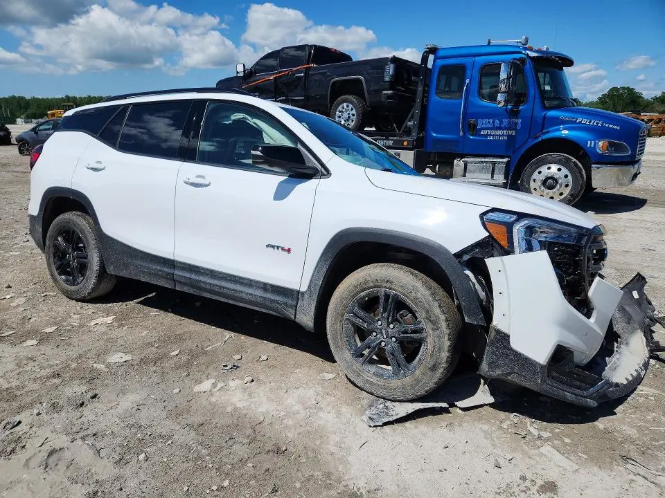 2023 GMC TERRAIN AT4  